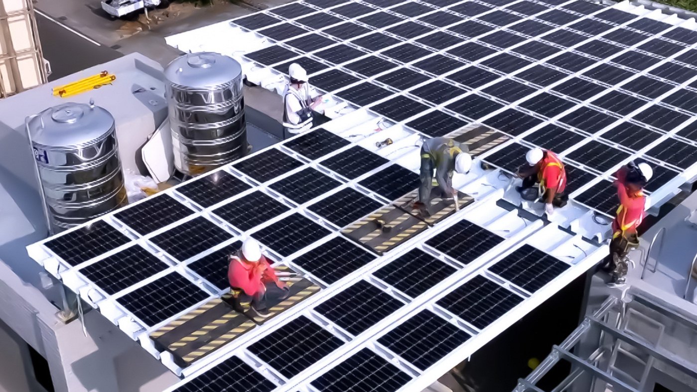友達打造光電建築一體化整合建材，開發SunSteel光電整合型浪板，實現快速安裝、避免二次施工，讓屋頂光電躍升未來建物新標配。